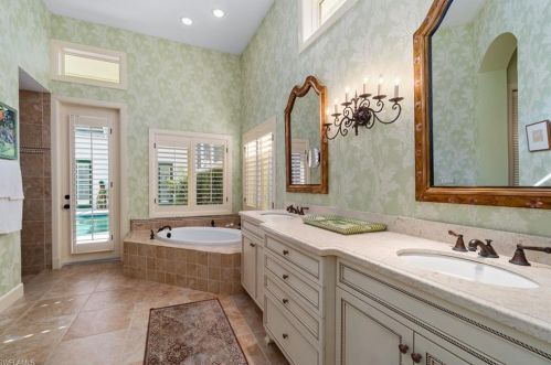 15238 Burnaby Dr, Naples FL 34110-7931 exterior