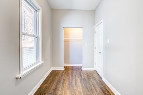 1713 Troy St, Chicago IL 60655-2027 exterior