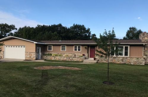 706 Bluff Dr, Brampton, MI 49837-2039