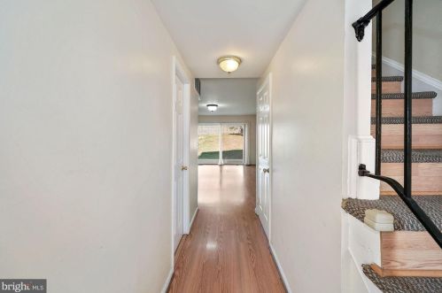 5537 Burnside Dr, Rockville MD 20853-2457 exterior