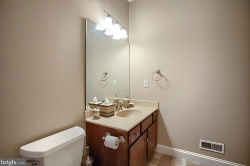 43 Midway Farms Ln, Lancaster PA 17602-2671 exterior