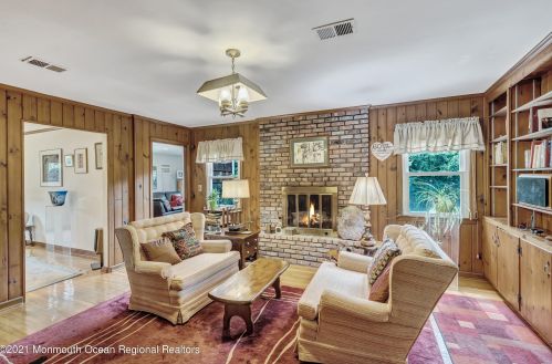 600 Edgemere Dr, Red Bank NJ 07711 exterior