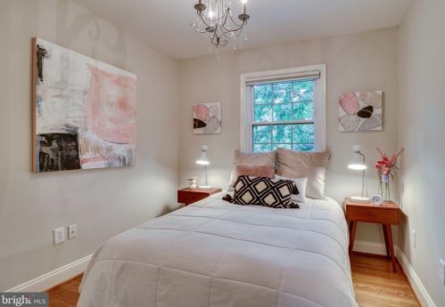 1560 Bruton Ct, Mc Lean VA 22101-4301 exterior