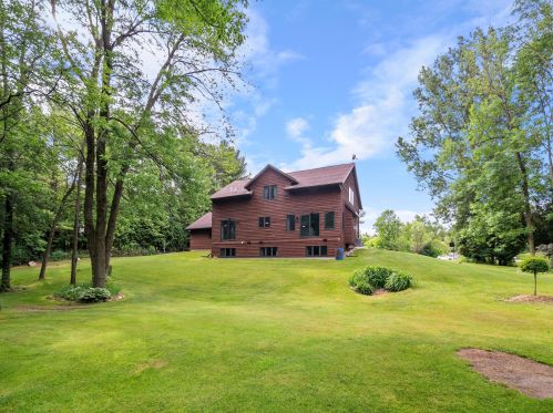 1108 Creek Trl, Manitowoc, WI 54220-6900