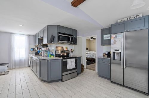 82 Ave B, Woonsocket RI 02895-6262 exterior