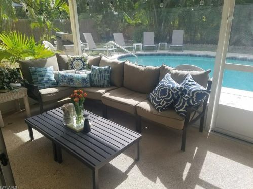 117 Big Springs Dr, Naples, FL 34113-8326