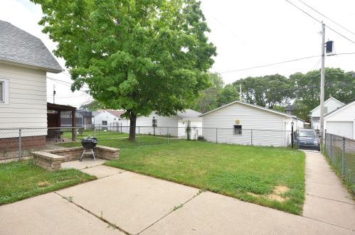 2156 71st St, Milwaukee, WI 53213-1802