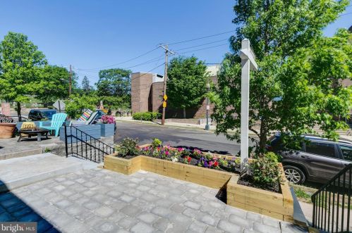 211 Douglas St, Washington DC  20002-1031 exterior