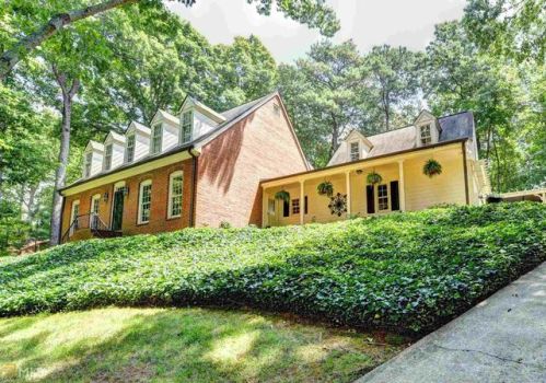 991 Lost Forest Dr, Atlanta, GA 30328-2158