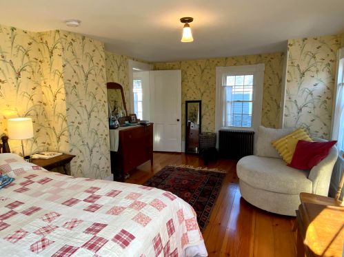 153 Locust St, Dover NH 03820-4008 exterior