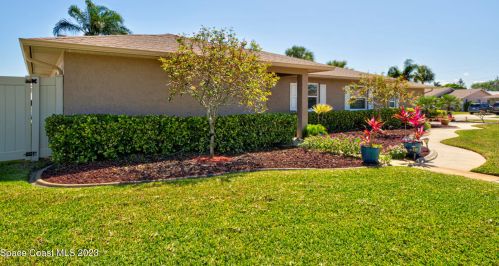 2390 Sykes Crk Dr, Merritt Island FL 32953-2954 exterior