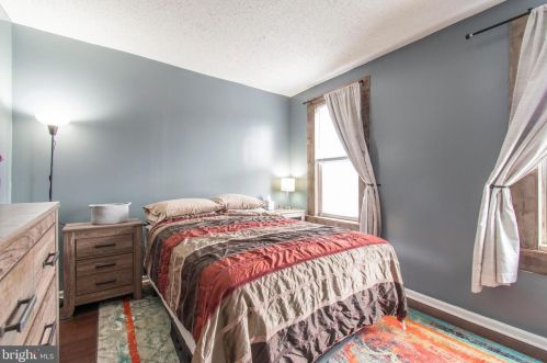 2542 Marshall St, Philadelphia PA 19148-4633 exterior