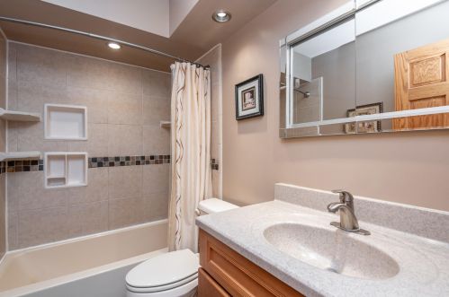 10021 Grantosa Dr, Milwaukee WI 53222-1325 exterior