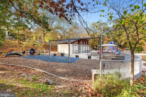 3131 9th Rd, Arlington VA  22201-2125 exterior