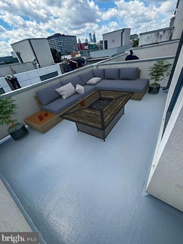 702 Front St, Philadelphia PA  19147-3507 exterior