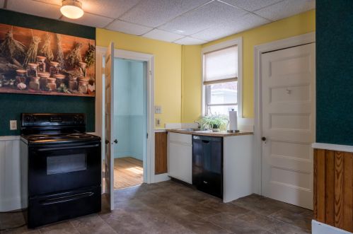 132 Pleasant Ave, Portland ME 04106-6226 exterior