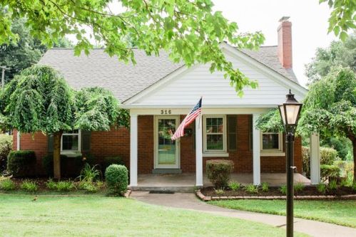 316 Boiling Springs Dr, Lexington KY  40511-2101 exterior