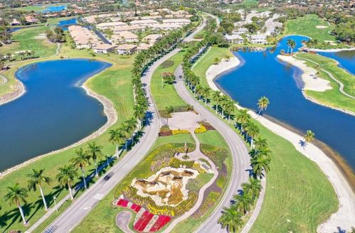 9022 Michael Cir, Naples FL 34113-2696 exterior