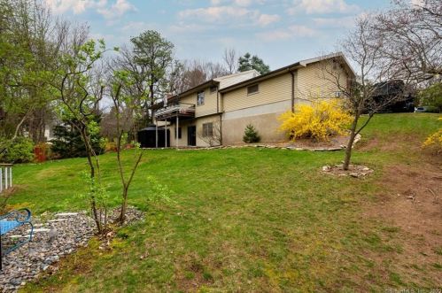 87 Mcdivitt Dr, Manchester CT 06042-2239 exterior