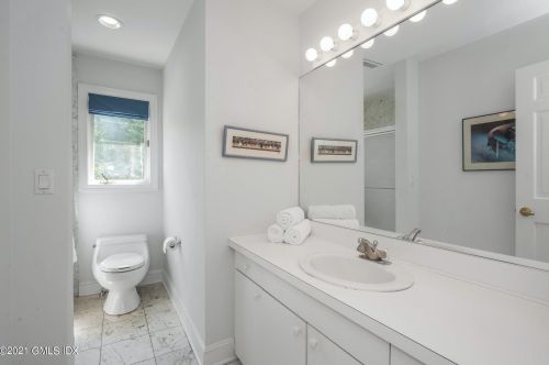 158 Clapboard Rdg Rd, Greenwich CT 06831-3351 exterior