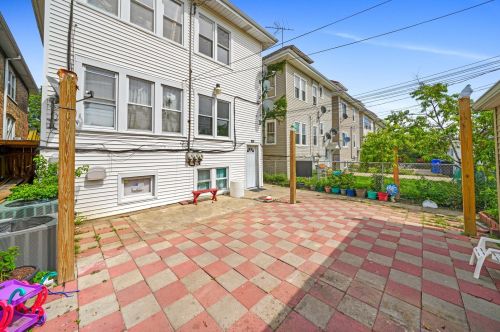 5608 Whipple St, Chicago IL 60629-2424 exterior