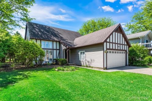 1077 Cedar Crest Dr, Bull Valley, IL 60014-6935