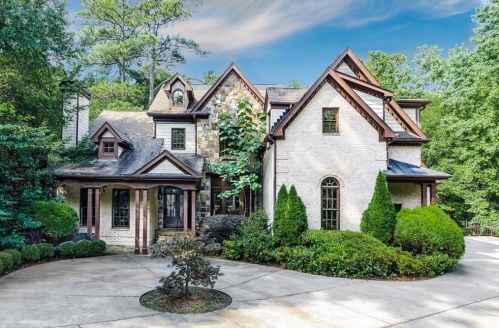 4860 Long Island Dr, Atlanta, GA 30342-2570