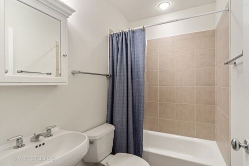 1248 Cottage Pl, Chicago IL 60607-2854 exterior