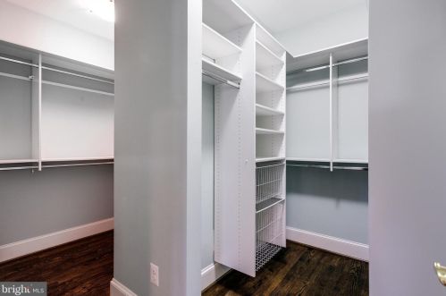 884 Alvermar Rdg Dr, Mc Lean VA 22102-1435 exterior