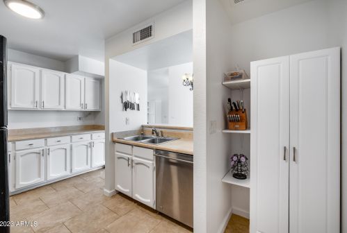 1944 Behrend Dr, Phoenix AZ 85027-3834 exterior