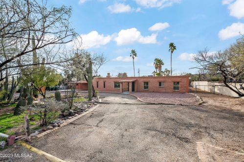 4441 Bear Canyon Rd, Tucson AZ  85749-9649 exterior