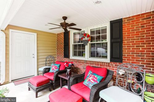 18052 Ml Crk Dr, Rockville MD 20855-1000 exterior