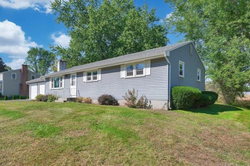 25 Buchanan Rd, Enfield CT 06082-5330 exterior