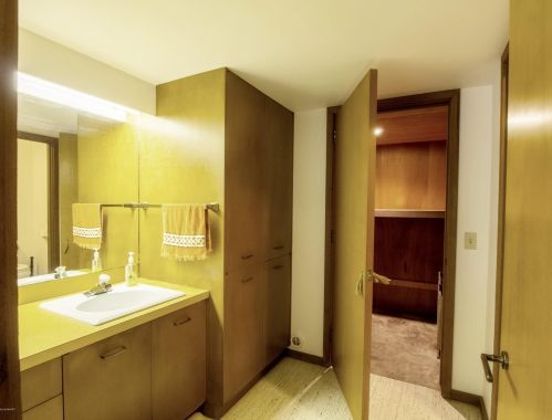 300 Cir Dr, Meskegon MI 49445-2712 exterior