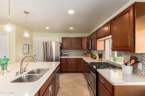 2710 Cinnabar Ave, Phoenix AZ 85020-1815 exterior