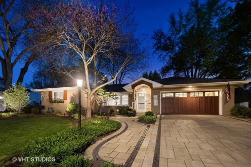 520 Prairie Ave, Naperville, IL 60540-6716