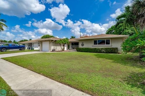 562 13th Dr, Boca Raton, FL 33486-3224