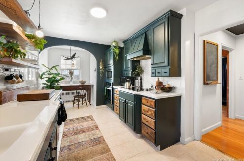 616 Poquonock Ave, Windsor CT  06095-2204 exterior