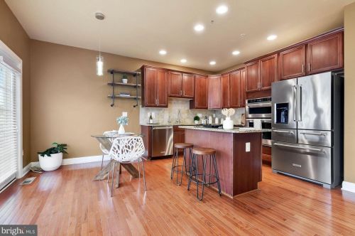 17028 Amity Dr, Rockville MD 20855-2578 exterior