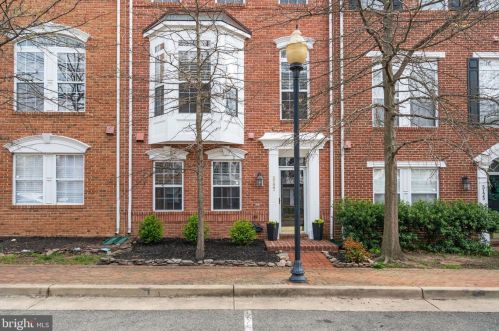 5127 Knapp Pl, Alexandria, VA 22304-8638