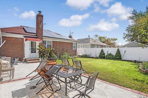 49 Countisbury Ave, Valley Stream NY 11580-1748 exterior