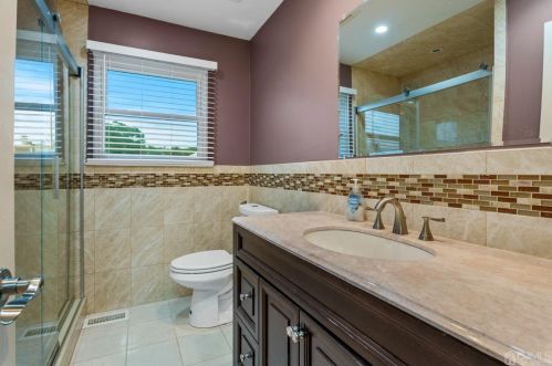 2 Thatcher Ct, Edison NJ  08820-2948 exterior