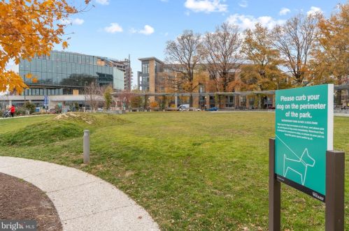 525 Water St, Washington DC  20024 exterior