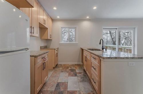 216 Schenley Manor Dr, Pittsburgh, PA 15201-1038