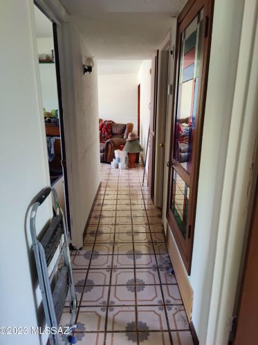 1302 Kleindale Rd, Tucson AZ 85749-8385 exterior