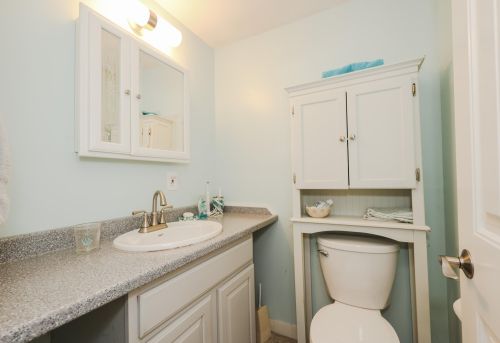 19 Amoskeag Rd, Concord NH 03301-4641 exterior