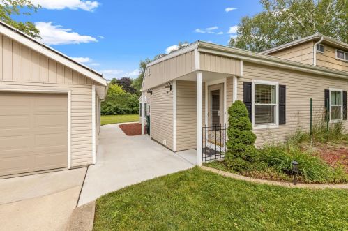 7450 Chadwick Rd, Milwaukee, WI 53217-3408