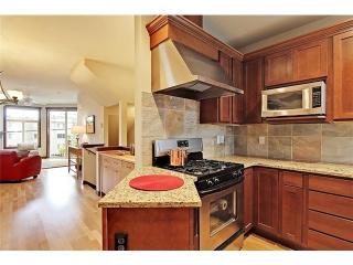 2209 Thorndyke Ave, Seattle WA  98199-3509 exterior