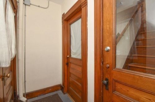 708 Chestnut St, Springfield MA 01103-1707 exterior