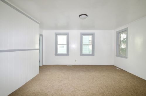 17 George St, West Springfield MA 01089-3414 exterior